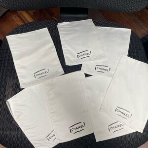 CHANEL White Logo Pouch (7 PCS)